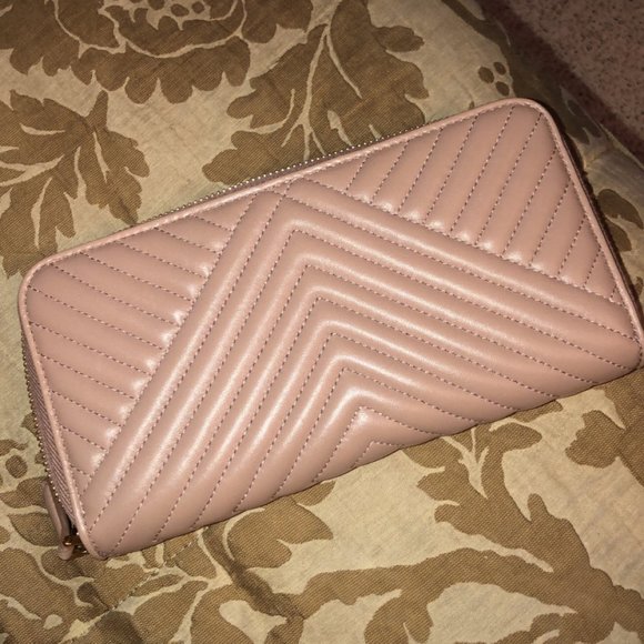 Prada Wallet - Picture 4 of 6